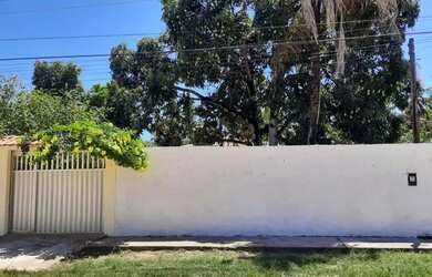 Imagem: A casa possui 3 Dormitórios, 2 Banheiros, 3 Vagas na garagem