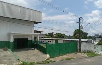 Imagem: O depósito possui 5 Vagas na garagem, 1100m² de Área e está