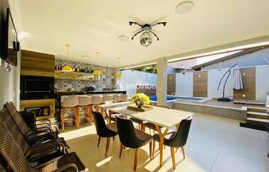 Imagem: A casa possui 2 Dormitórios, 3 Banheiros, 2 Vagas na garagem