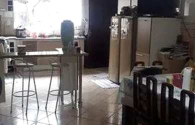 Imagem: A casa possui 4 Dormitórios, 4 Banheiros, 4 Vagas na garagem