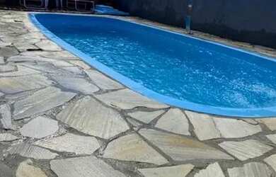 Imagem: A casa possui 2 Dormitórios, 2 Banheiros, 2 Vagas na garagem