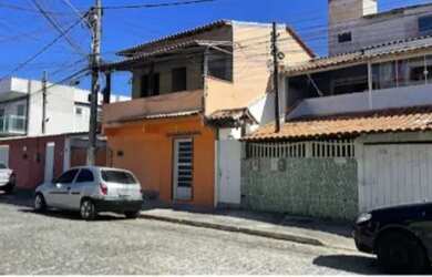 Imagem: A casa possui 2 Dormitórios, 2 Banheiros, 1 Vaga na garagem