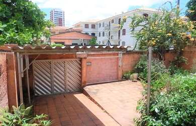 Imagem: A casa possui 5 Dormitórios, 3 Banheiros, 530m² de Área e