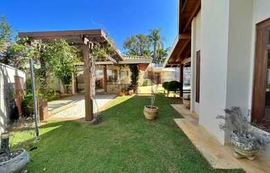 Imagem: A casa em condomínio possui 3 Dormitórios, 5 Banheiros, 4