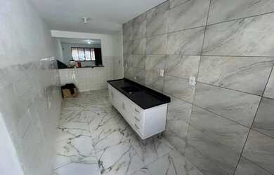 Imagem: A casa possui 3 Dormitórios, 1 Banheiro, 2 Vagas na garagem