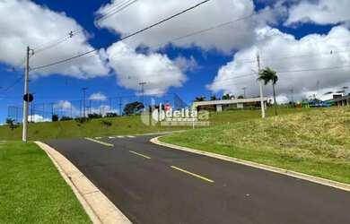 Imagem: O terreno possui 307m² de Área e está localizado em Granja