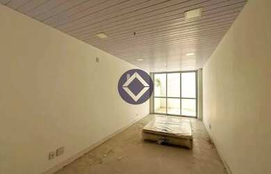 Imagem: O depósito possui 1 Vaga na garagem e 34m² de Área e está