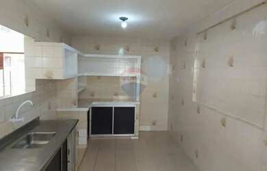 Imagem 13: Vende-se casa espaçosa em localização privilegiada