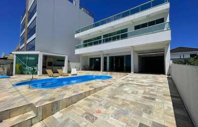 Imagem: A casa possui 4 Dormitórios, 5 Banheiros, 2 Vagas na garagem