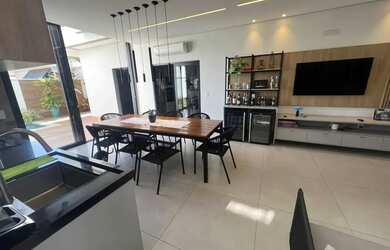 Imagem 4: Casa em Palmas. Piscina, Churrasqueira, Varandae242m² de Área