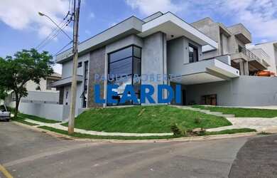 Imagem: A casa em condomínio possui 3 Dormitórios, 5 Banheiros, 4