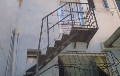 Imagem: A casa possui 1 Dormitório e 1 Banheiro e está localizado