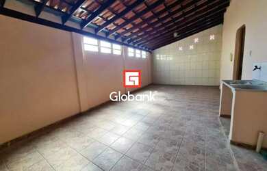 Imagem 4: Casa em Montes Claros, no bairro Santa Rita I, à venda