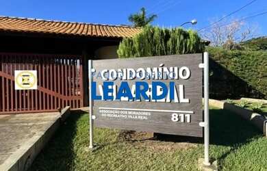 Imagem: O terreno possui 835m² de Área e está localizado em Monte