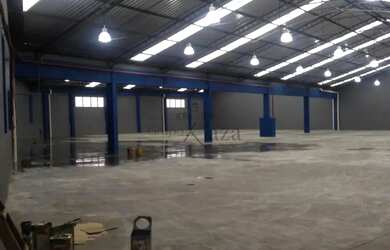 Imagem: O depósito possui 5 Vagas na garagem e 2949m² de Área e está