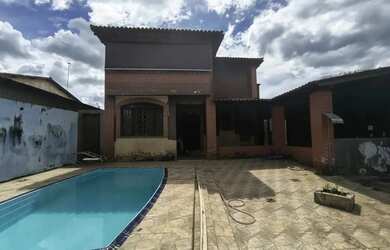 Imagem: A casa em condomínio possui 4 Dormitórios, 4 Banheiros, 4