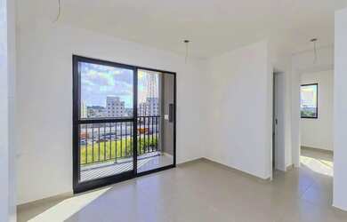 Imagem: O apartamento possui 2 Dormitórios, 1 Banheiro, 1 Vaga na garagem