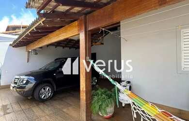 Imagem: A casa possui 5 Dormitórios, 5 Banheiros, 3 Vagas na garagem