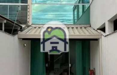 Imagem: A casa possui 2 Dormitórios, 2 Banheiros, 2 Vagas na garagem