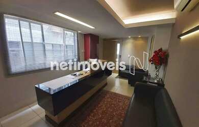 Imagem: O depósito possui 3 Vagas na garagem e 144m² de Área e está