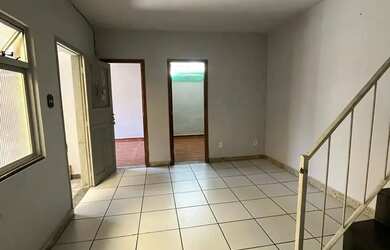 Imagem: A casa possui 3 Dormitórios, 1 Banheiro, 60m² de Área e