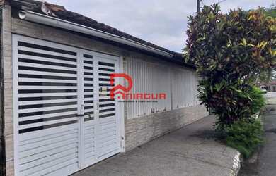 Imagem: A casa possui 2 Dormitórios, 2 Banheiros, 2 Vagas na garagem