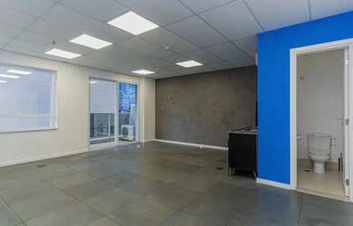 Imagem: O depósito possui 1 Vaga na garagem, 41m² de Área e está