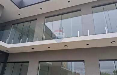 Imagem: O depósito possui 5 Vagas na garagem, 18m² de Área e está