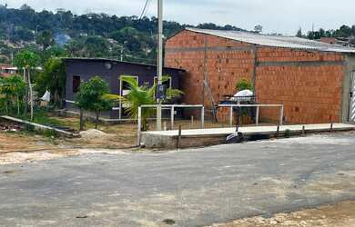 Imagem: A casa possui 1 Dormitório, 1 Banheiro, 1 Vaga na garagem