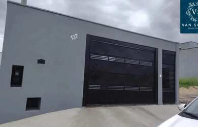 Imagem: A casa possui 2 Dormitórios, 1 Banheiro, 2 Vagas na garagem