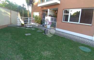 Imagem: A casa possui 3 Dormitórios, 4 Banheiros, 1 Vaga na garagem