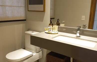 Imagem: A casa possui 1 Dormitório, 1 Banheiro, 1 Vaga na garagem