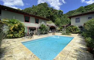 Imagem: A casa à venda possui 5 Dormitórios, 5 Banheiros, 5 Vagas