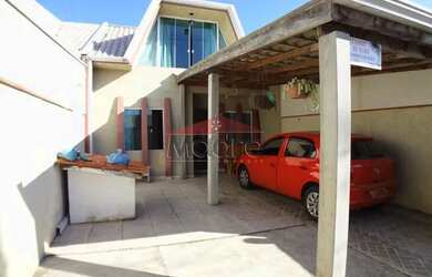 Imagem: A casa possui 3 Dormitórios, 2 Banheiros, 2 Vagas na garagem