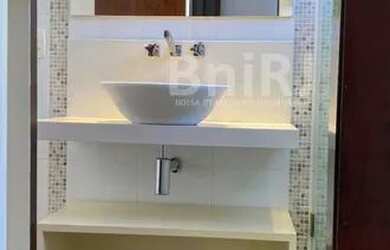 Imagem: A casa em condomínio possui 4 Dormitórios, 5 Banheiros, 4