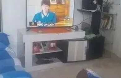 Imagem: A casa possui 2 Dormitórios, 1 Banheiro, 2 Vagas na garagem