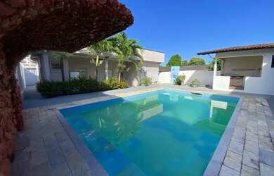 Imagem: A casa possui 4 Dormitórios, 4 Banheiros, 3 Vagas na garagem