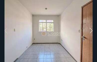 Imagem: O apartamento possui 3 Dormitórios, 1 Banheiro, 1 Vaga na garagem