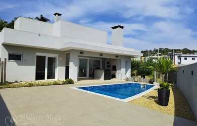 Imagem: A casa possui 3 Dormitórios, 4 Banheiros, 5 Vagas na garagem