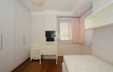 Imagem 9: Apartamento semimobiliado com vista para o mar, 4 dormitórios, sendo 2 suítes, 2 vagas