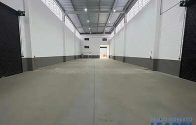 Imagem: O depósito possui 5 Vagas na garagem, 800m² de Área e está