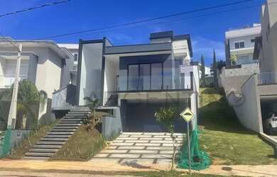 Imagem: A casa em condomínio possui 3 Dormitórios, 4 Banheiros, 4