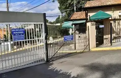 Imagem: A casa em condomínio possui 3 Dormitórios, 2 Banheiros, 1