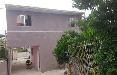 Imagem: A casa possui 4 Dormitórios, 2 Banheiros, 3 Vagas na garagem