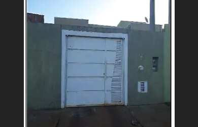 Imagem: A casa possui 2 Dormitórios, 1 Banheiro, 1 Vaga na garagem