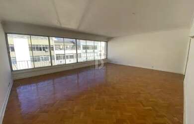 Imagem: O apartamento possui 4 Dormitórios, 4 Banheiros, 2 Vagas na