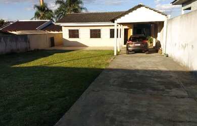 Imagem: A casa possui 3 Dormitórios, 1 Banheiro, 4 Vagas na garagem