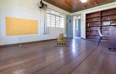 Imagem: A casa possui 3 Dormitórios, 2 Banheiros, 3 Vagas na garagem