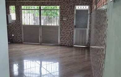 Imagem: A casa possui 3 Dormitórios, 2 Banheiros, 1 Vaga na garagem