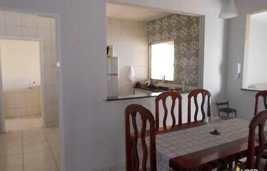 Imagem: A casa possui 4 Dormitórios, 2 Banheiros, 4 Vagas na garagem